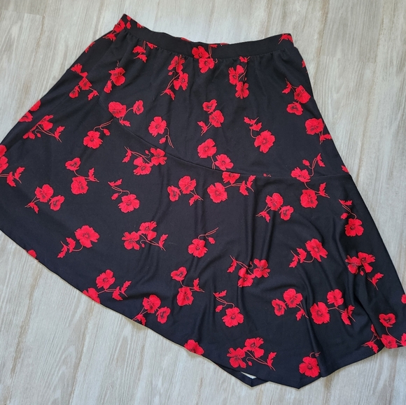 NWT Lane Bryant Asymmetrical Skirt Black Red Floral Pullon Stretch Midi Sz 18/20 - Picture 8 of 8